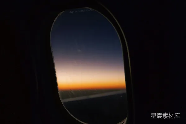 高清摄影 飞机窗外的落日余晖