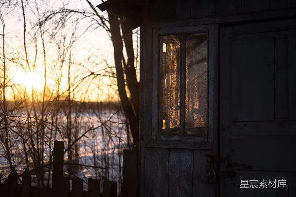 高清摄影 夕阳下的旧木屋