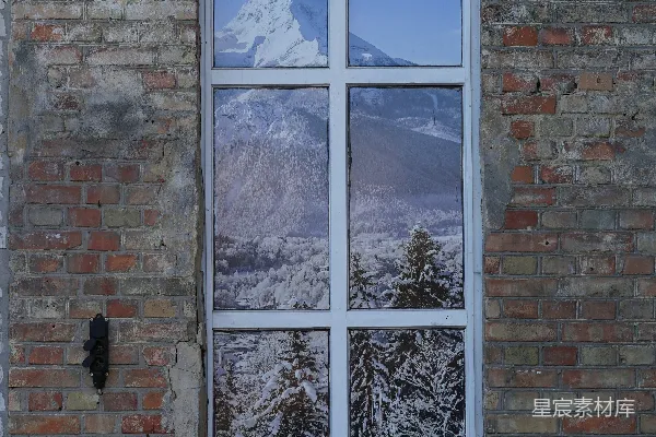 高清摄影 窗外的冬日山景