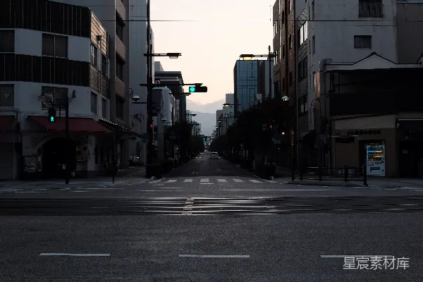 高清摄影 清晨的静谧街道