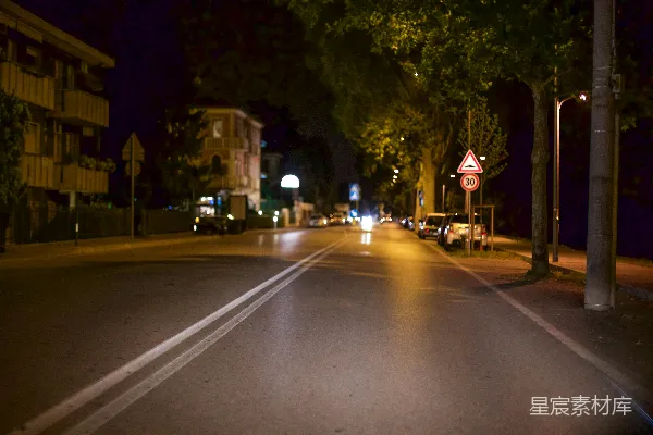 高清摄影 夜色中的安静街道
