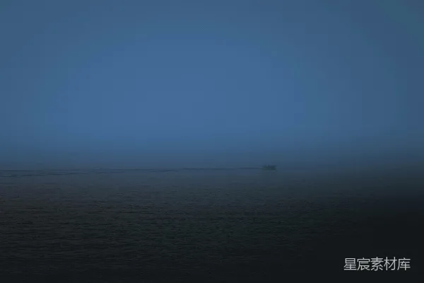 高清摄影 雾中的独舟