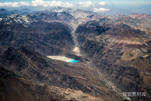 高清摄影 高山峡谷与蓝湖的壮丽景色