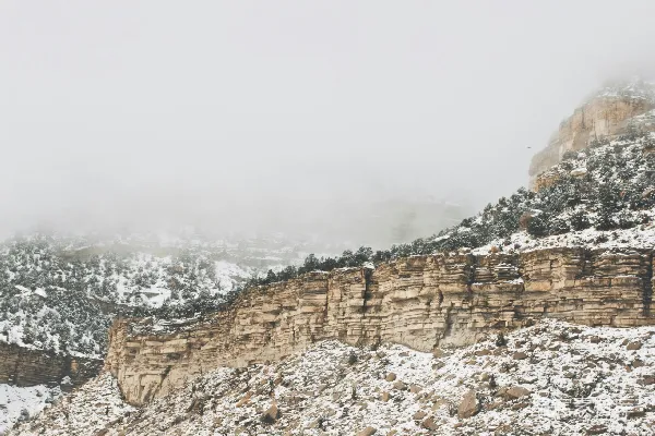 高清摄影 雪中的悬崖峭壁