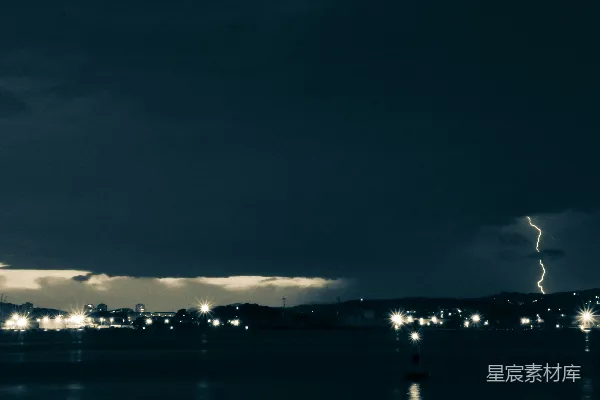 高清摄影 雷电中的城市夜景