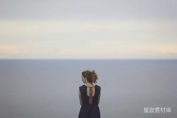 高清摄影 海边沉思
