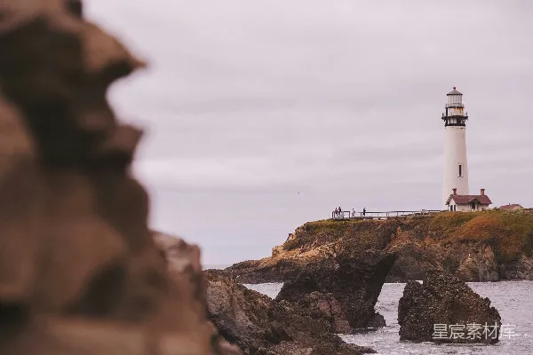 高清摄影 灯塔与岩石的海岸风景
