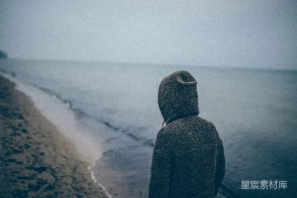 高清摄影 海边的独行者