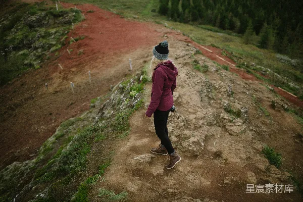高清摄影 登山者的背影