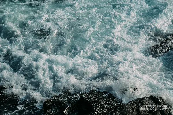 高清摄影 海浪拍打岩石