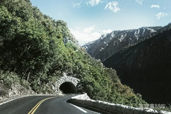 高清摄影 山间隧道与蜿蜒道路