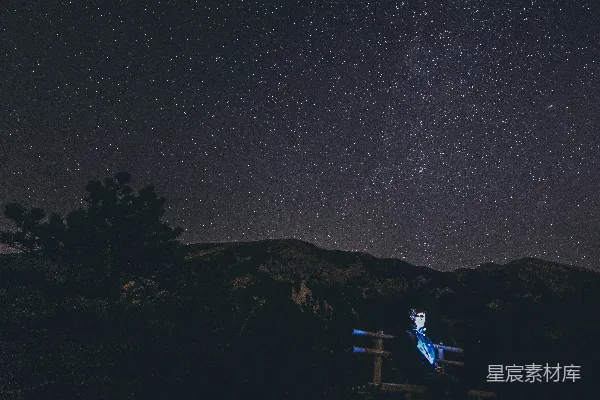 高清摄影 星空下的独坐