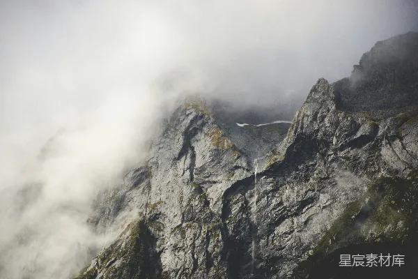 高清摄影 云雾缭绕的山峰