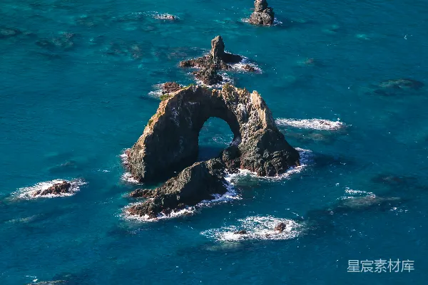 高清摄影 海中拱形岩石