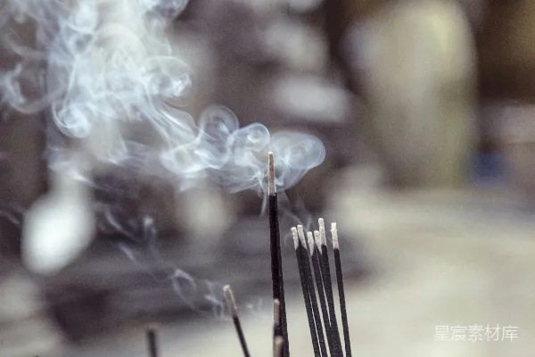 高清摄影 沉香袅袅，寺庙的静谧时光