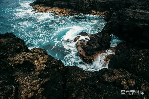 高清摄影 岩石与浪花的交响曲