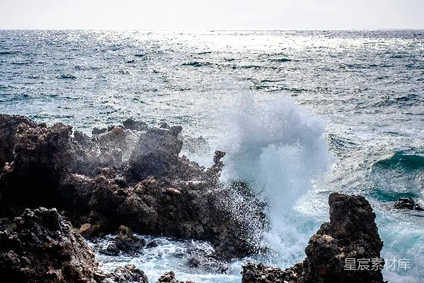 高清摄影 海浪拍打岩石