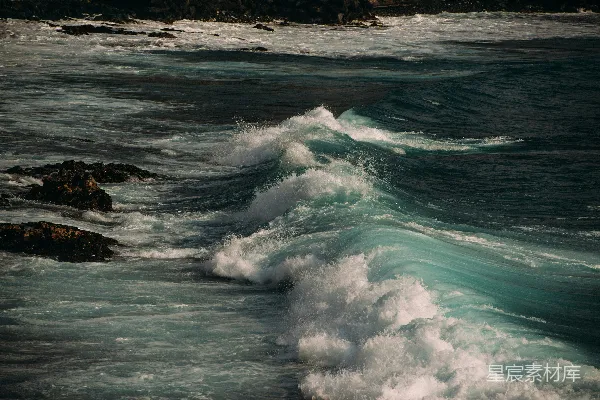高清摄影 海浪拍打岩石
