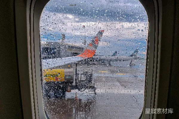高清摄影 雨中的飞机窗景