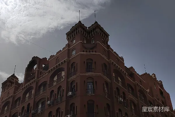 高清摄影 云与城堡式建筑