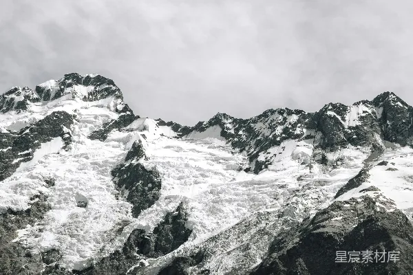 高清摄影 雪山的黑白世界