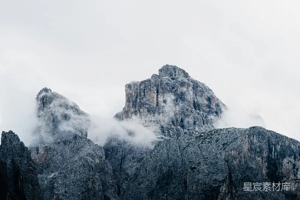 高清摄影 云雾缭绕的山峰