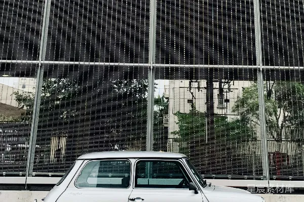 高清摄影 经典Mini Cooper停在城市街头