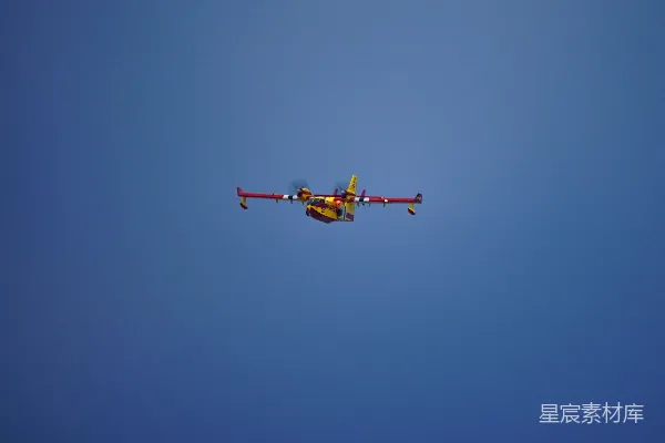 高清摄影 空中救援：双引擎水上飞机