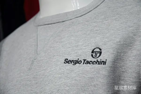 高清摄影 Sergio Tacchini品牌T恤胸前刺绣