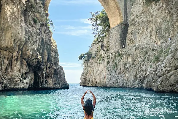 高清摄影 在海中享受自然与建筑的完美结合