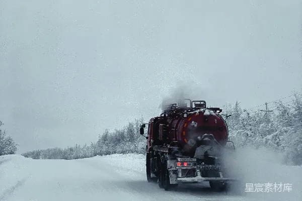 高清摄影 雪地中的工业运输