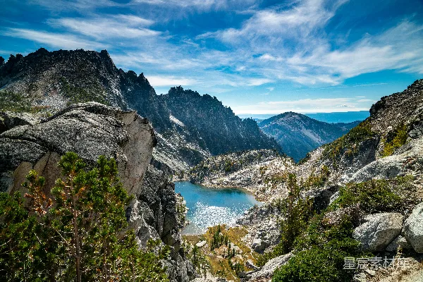 高清摄影 高山湖泊的壮丽景色