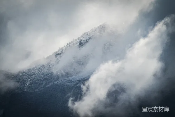 高清摄影 雾中山峰