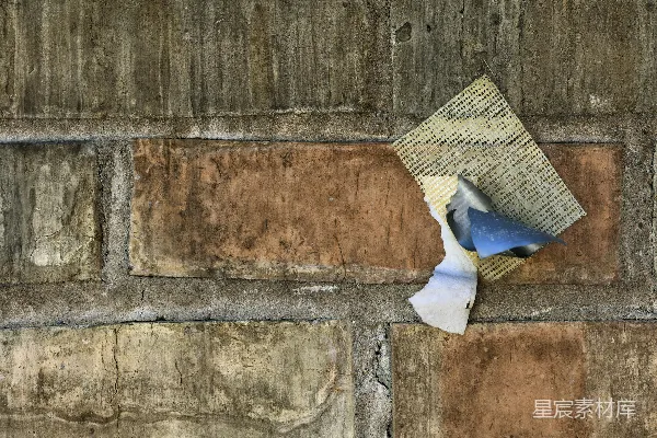 高清摄影 旧墙上的废弃纸张
