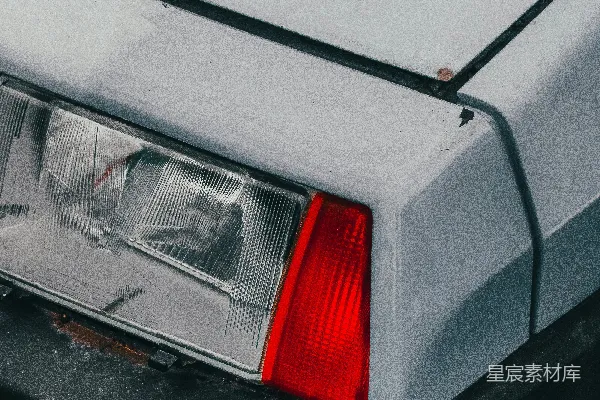 高清摄影 废弃汽车的尾灯