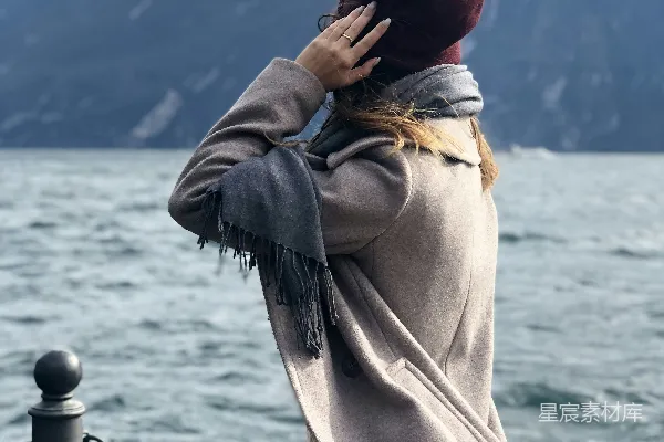 高清摄影 湖畔的背影
