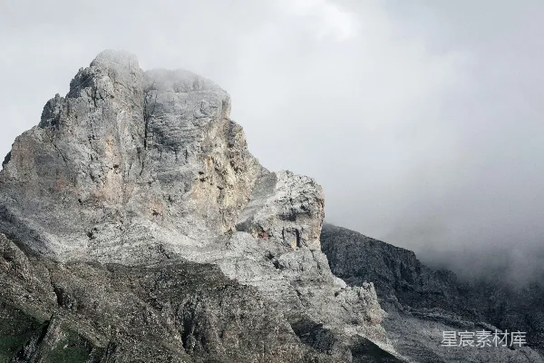 高清摄影 云雾缭绕的山峰