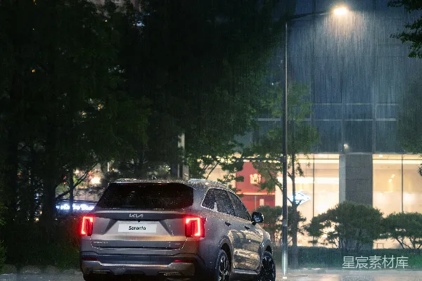 高清摄影 雨夜中的Kia Sorento