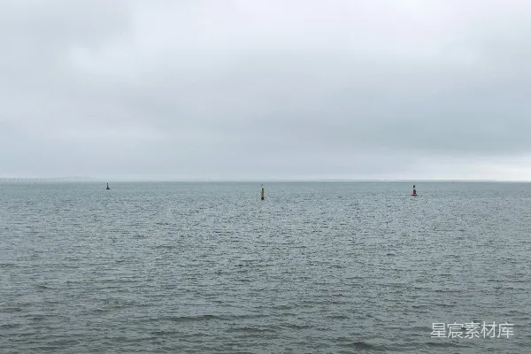 高清摄影 海上的浮标
