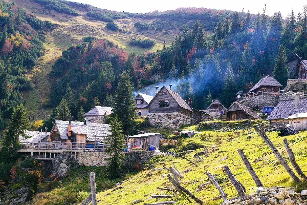 高清摄影 山间小屋的宁静时光