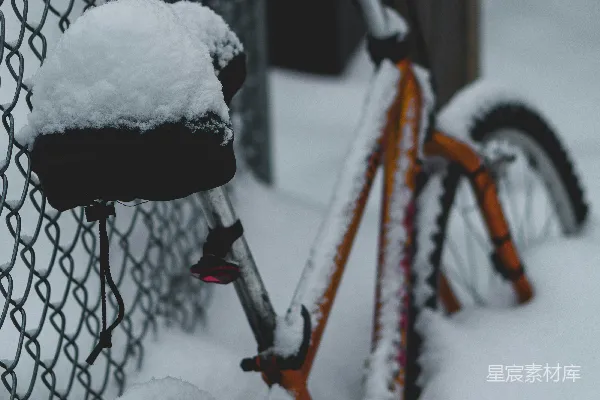 高清摄影 雪后的自行车