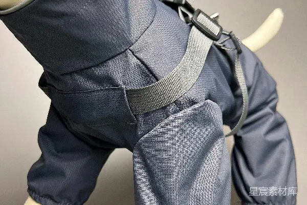 高清摄影 户外登山裤展示
