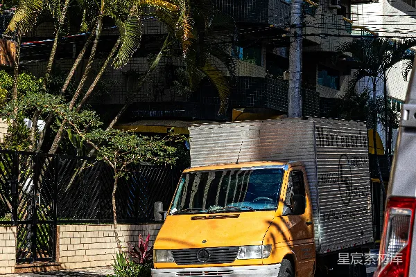 高清摄影 城市中的送货卡车