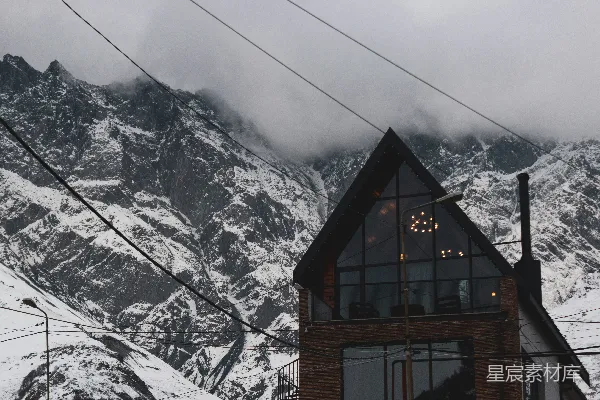 高清摄影 雪山下的小屋
