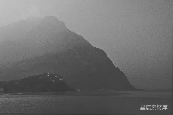 高清摄影 山间小镇的宁静晨景