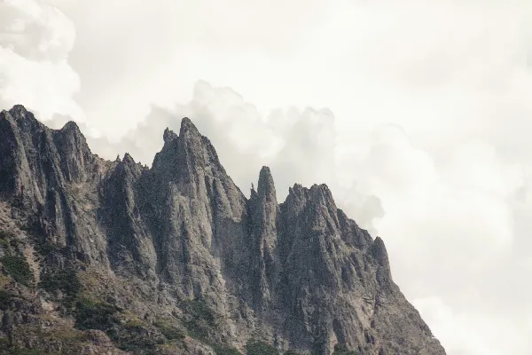 高清摄影 云雾缭绕的山峰