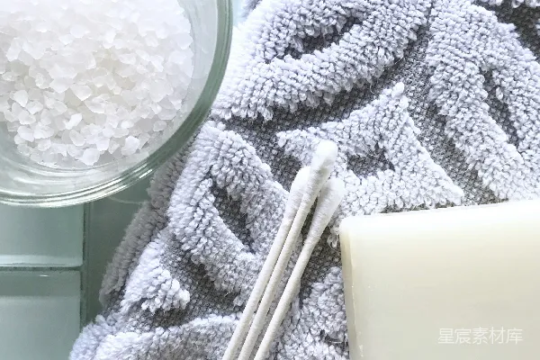 高清摄影 浴室中的简单清洁用品