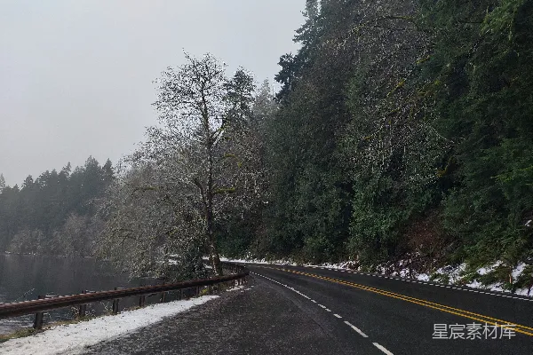 高清摄影 冬日山间公路