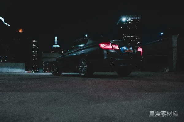 高清摄影 夜色中的豪华轿车
