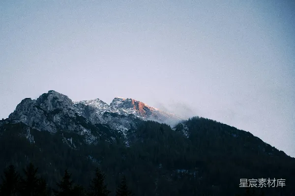 高清摄影 晨光中的雪山